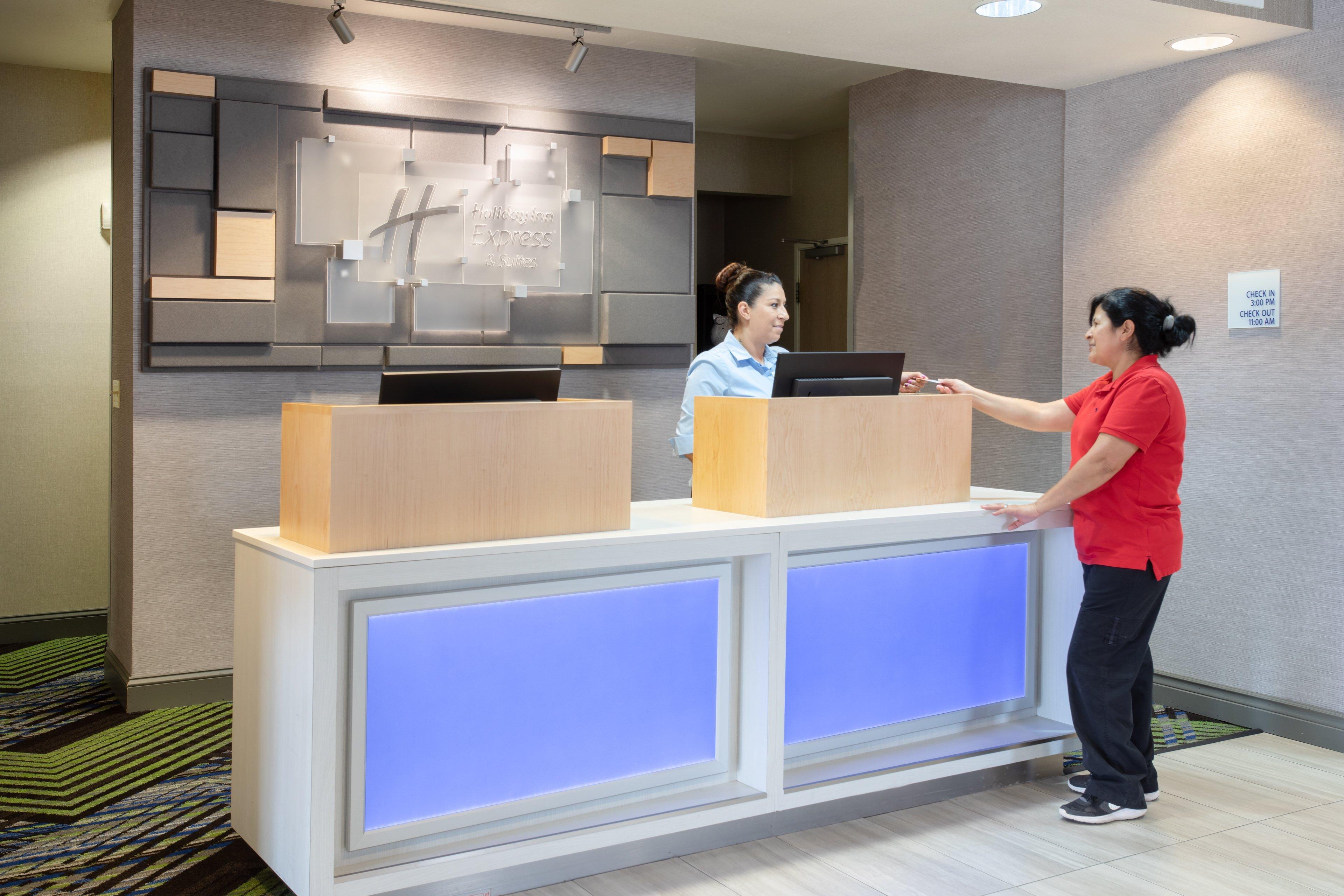 Express And - Tucumcari, An Ihg